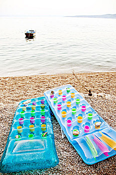 鲜明,色彩,塑料制品,气垫,有卵石花纹的,海滩,岸边,船,背景,克罗地亚