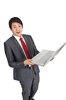 棚拍商务装年轻男人拿着笔记本电脑