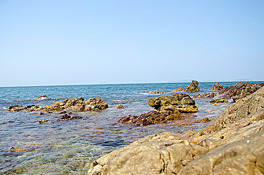 海岸线的岩石