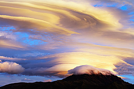 云,日出,上方,火山,因巴布拉省,厄瓜多尔