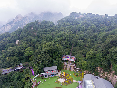 航拍河南洛阳栾川老君山中天门牌坊中天门广场