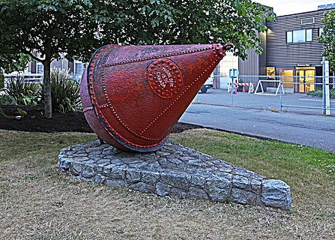 加拿大卑诗省省会所在地的维多利亚,渔夫码头附近的街头雕塑,铁锚