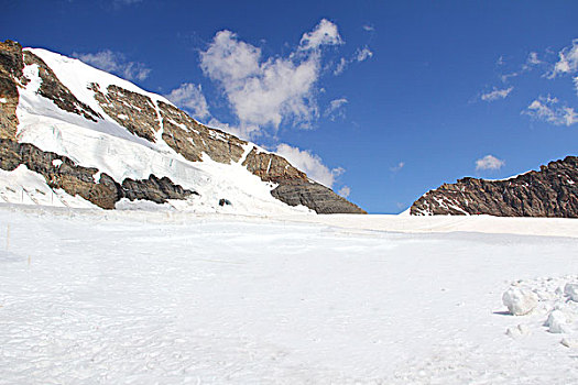 瑞士著名山峰少女峰雪景