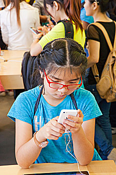 中国,香港,苹果,商店,女孩,看,苹果手机