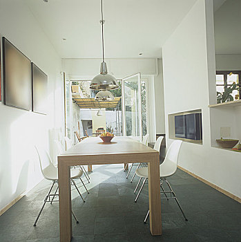 木桌子,金属,天花板,悬吊,高处