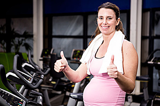 孕妇,骑,自行车,竖大拇指,健身房