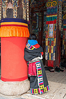 甘肃甘南地区,郎木寺,藏传佛教圣地,寺庙内部,藏民服饰,徐学哲摄影,尼康,年,月