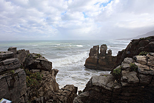 海浪与岩石