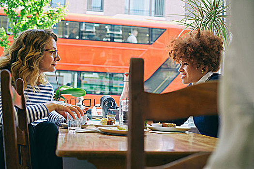 两个女人,朋友,吃饭,午餐,交谈,咖啡