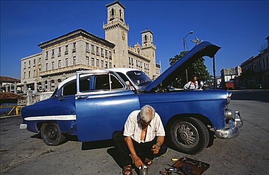 古巴,男人,修理,老爷车,正面,哈瓦那,火车站,哈瓦那老城,老哈瓦那,世界遗产