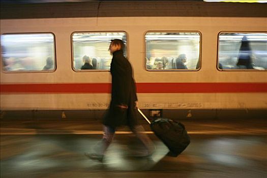 德国,男人,站台,火车站,拉拽,手提箱,电车,城际交通,列车