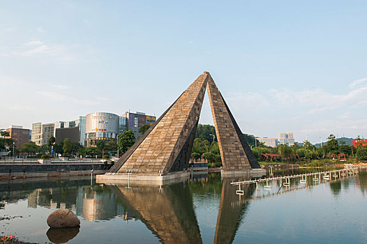广州科教城中轴广场图片