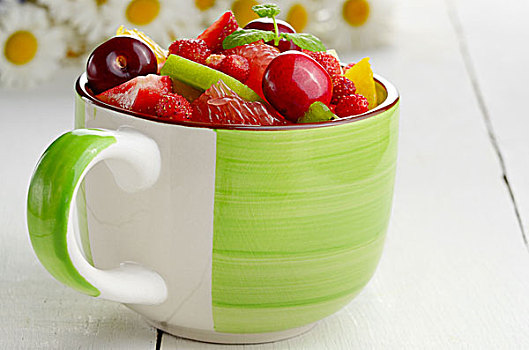 绿色,陶瓷,杯子,混合,水果沙拉,白色,桌子