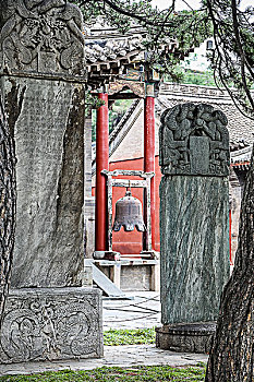 五台山显通寺内的石碑