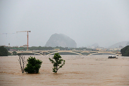 桂林暴雨洪涝_桂林极端特大暴雨_桂林暴雨预警