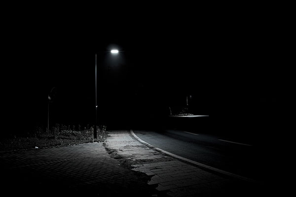 漆黑的夜晚图片孤独图片
