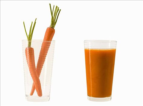 两个,玻璃杯,一个,胡萝卜,胡萝卜汁