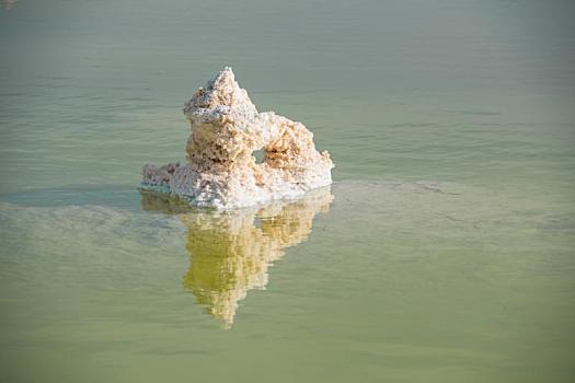 中国青海茫崖翡翠湖风光