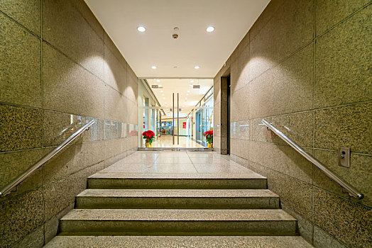 现代办公楼楼梯出入口