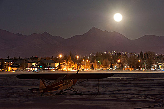 满月,上方,楚加奇山,停放,冰冻,阿拉斯加,冬天