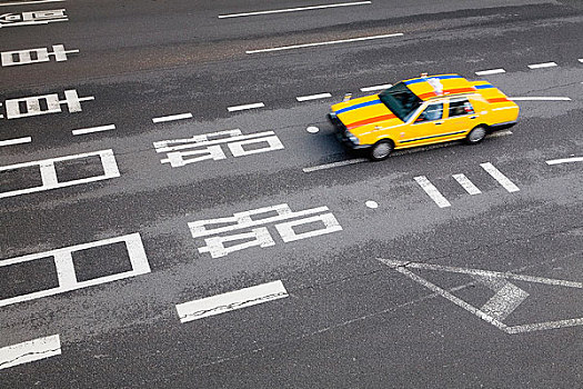 黄色出租车,公路