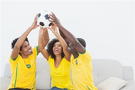 巴西,足球,球迷,坐,沙发,拿着,球