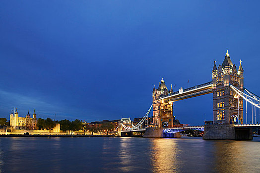 塔桥,塔,伦敦塔,左边,黄昏,伦敦,英格兰,英国,欧洲