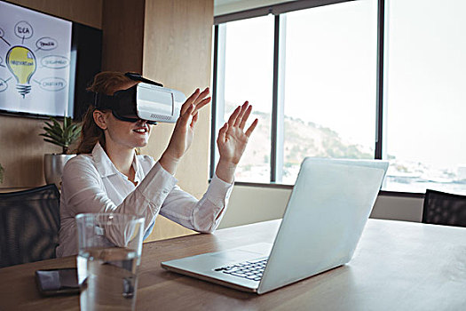 职业女性,虚拟现实,科技,书桌,办公室