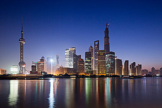 中国,上海,发光,黎明,后面,高耸,天际线,浦东,地区,黄浦江,秋天,早晨