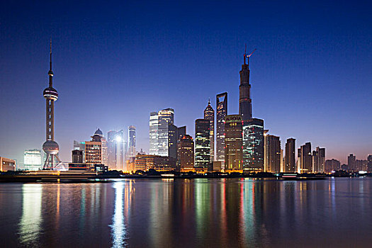 中國,上海,發光,黎明,后面,高聳,天際線,浦東,地區,黃浦江,秋天,早晨