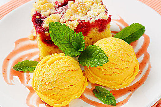 树莓蛋糕,冰淇淋