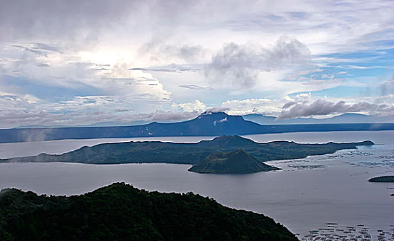 菲律宾火山湖