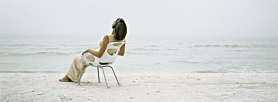 女人,放松,椅子,海滩