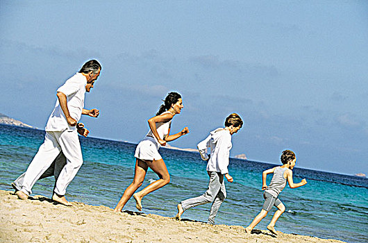 家庭,跑,海滩