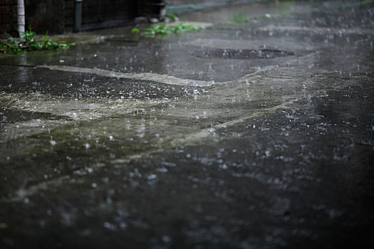 成都夏天暴雨