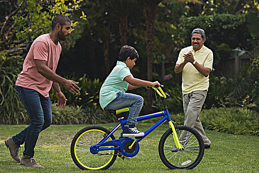 父亲,爷爷,男孩,骑自行车,公园