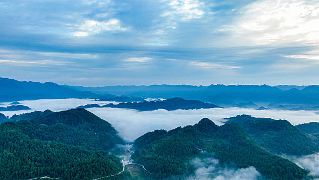 重庆酉阳,乡村雾若轻纱云如鳞