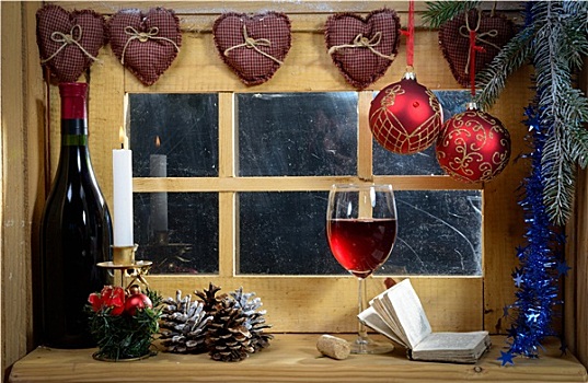 葡萄酒杯,窗户,圣诞装饰