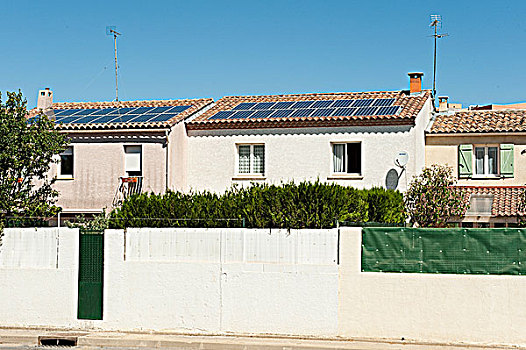 法国南部,太阳能电池板,屋顶