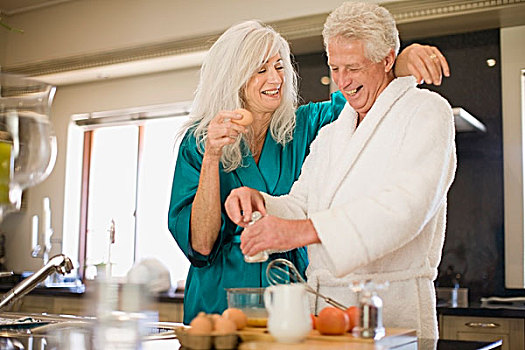老年,夫妻,浴袍,烹调