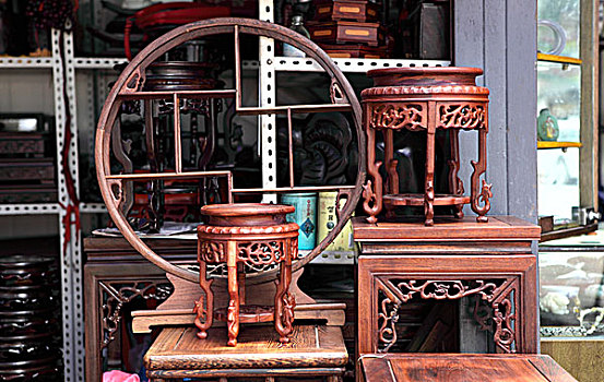 成都送仙桥古玩艺术城的家具