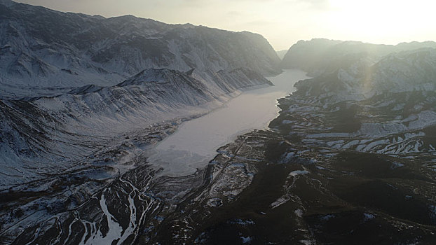 大地艺术照,东天山石城子水库