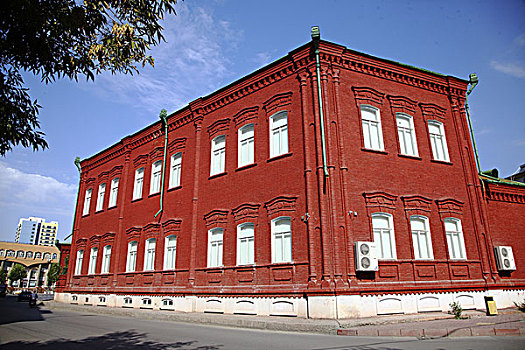 建于1910年的塔城红楼,现为博物馆,新疆塔城