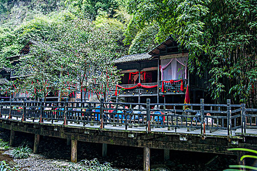 湖北夷陵长江三峡灯影峡里的龙进溪土家姑娘,哭嫁楼