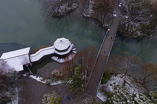 浙江省杭州市西湖茅家埠杨公堤雪景航拍