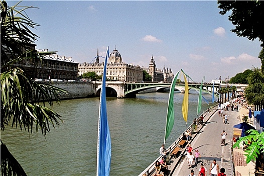 巴黎新桥