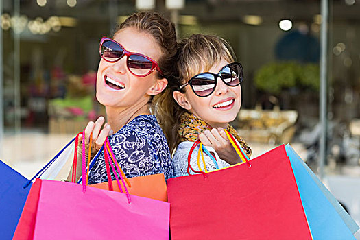 美女,女人,拿着,购物袋,戴着,墨镜,商场