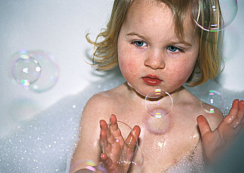 小女孩,泡沫浴,泡泡,漂浮
