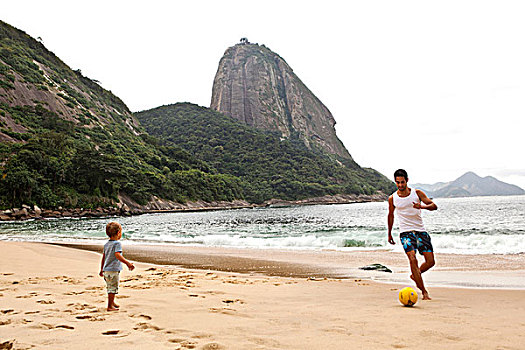 父子,玩,足球,海滩,里约热内卢,巴西