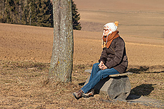 女人,戴着,帽子,休息,长椅,黑森州,德国,欧洲